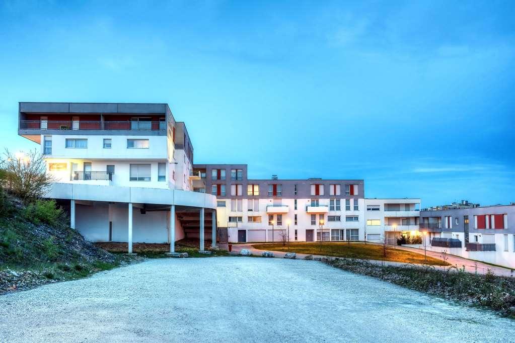 Zenitude Hôtel-résidences Les Hauts Du Chazal 3*